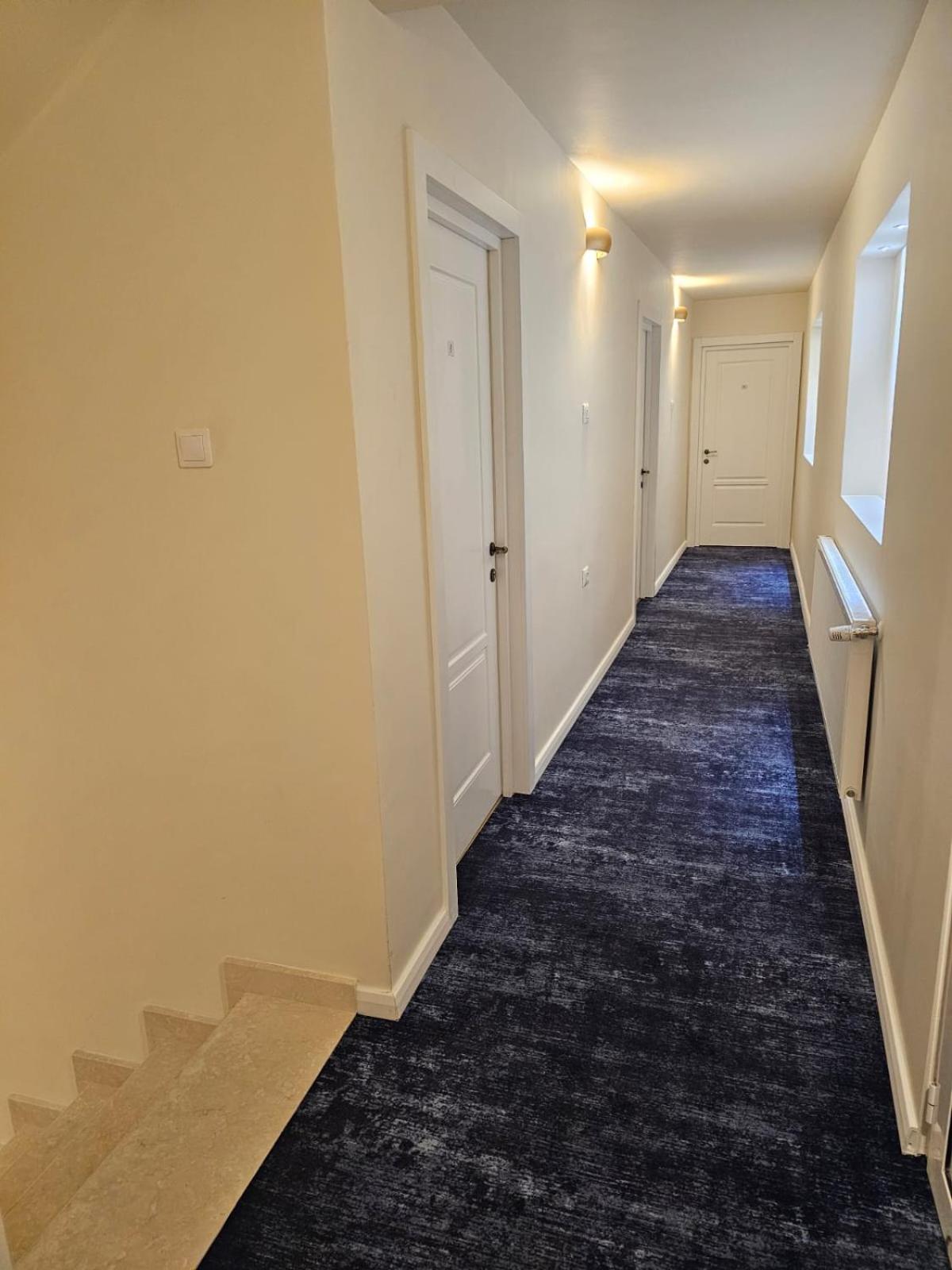 Hotel Queen Ramnicu Valcea Bagian luar foto