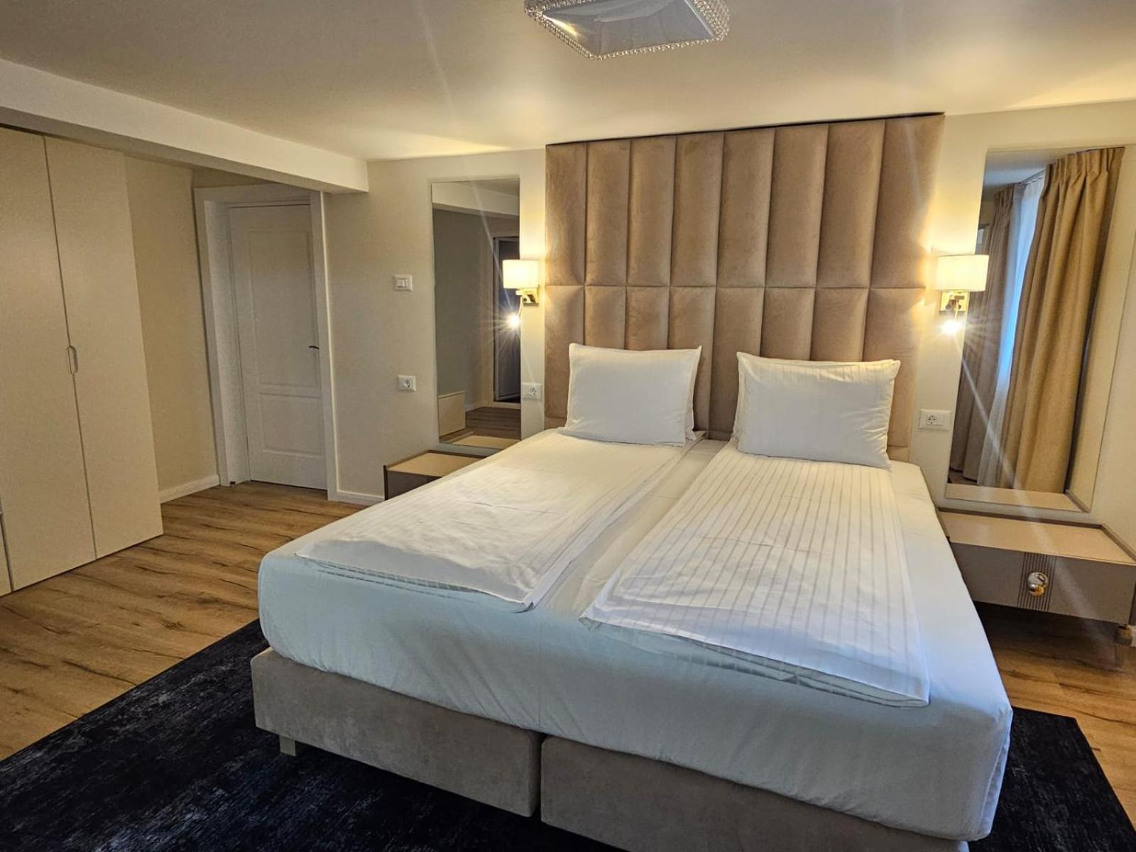 Hotel Queen Ramnicu Valcea Bagian luar foto